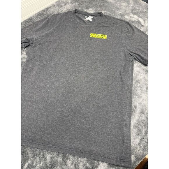 Grey Under Armour Men’s Medium short sleeve shirt! Fits more like a large. - Picture 1 of 3